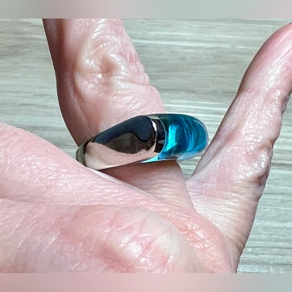 Designer Guess Collection Sterling Silver Blue Resin Hawaiian Hook Ring, Size 6 - Picture 9 of 11